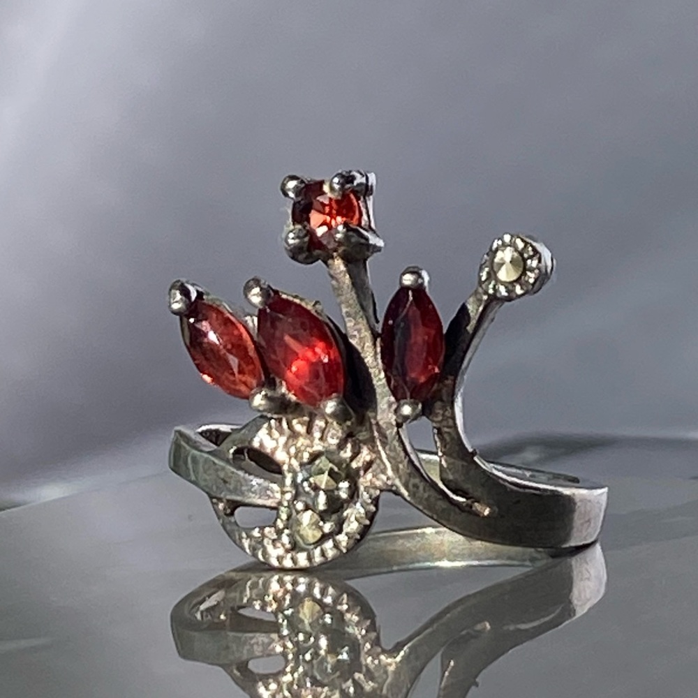 Sterling Silver Garnet Marcasite Gemstone Ring Size 8 3/4